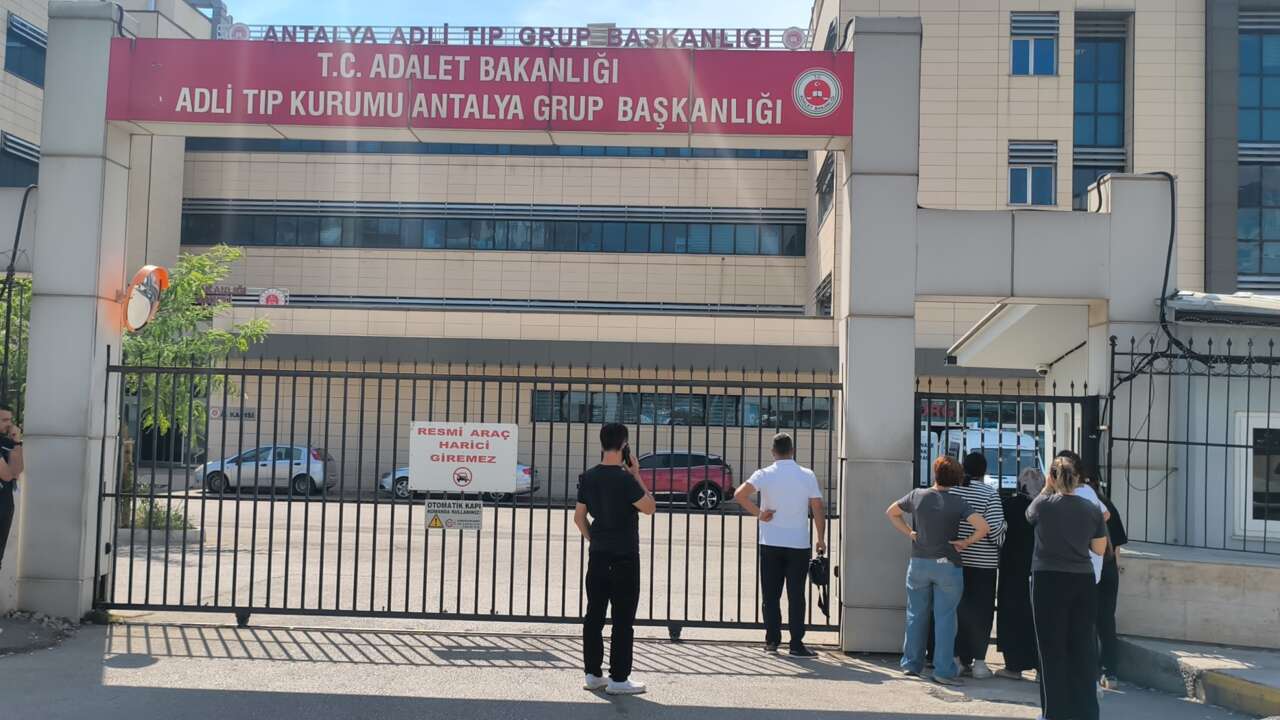 Cenaze aracının önüne atladı! Annenin acı feryadı yürek yaktı 2